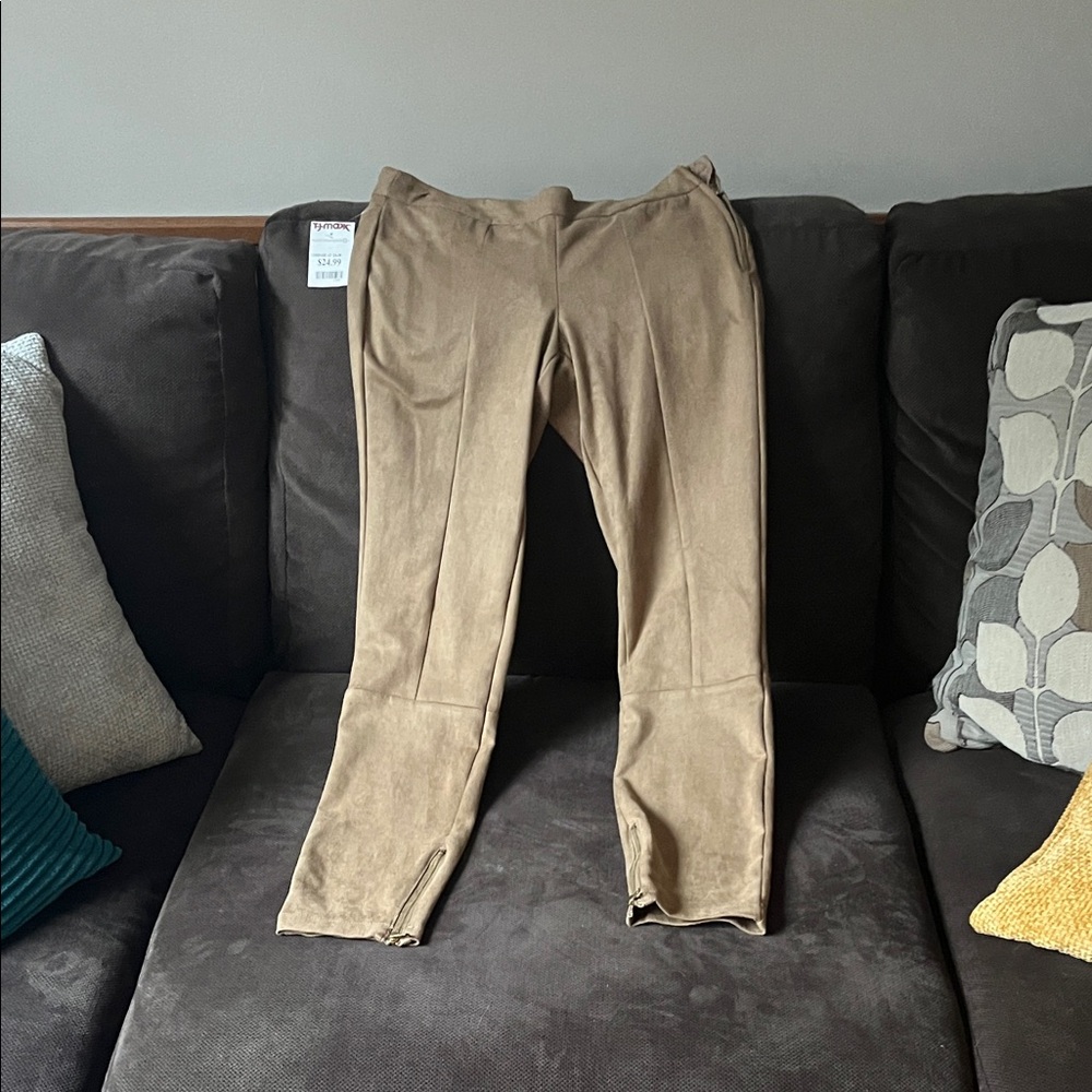 Lila Rose Women’s Khaki Chinos